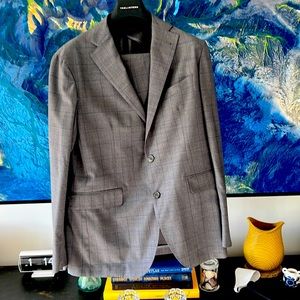 Tagliatore Lightweight Suit Size 48R